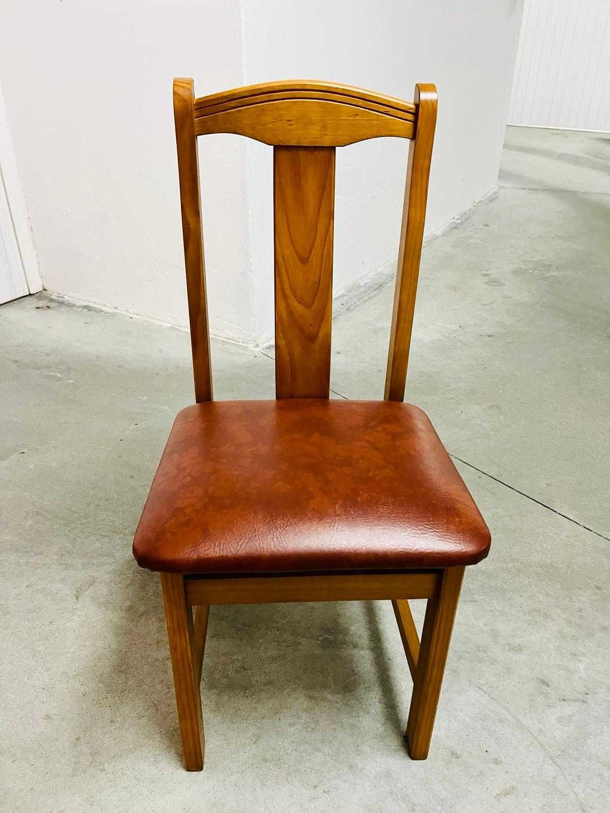 Conjunto mesa madeira e 4 cadeiras