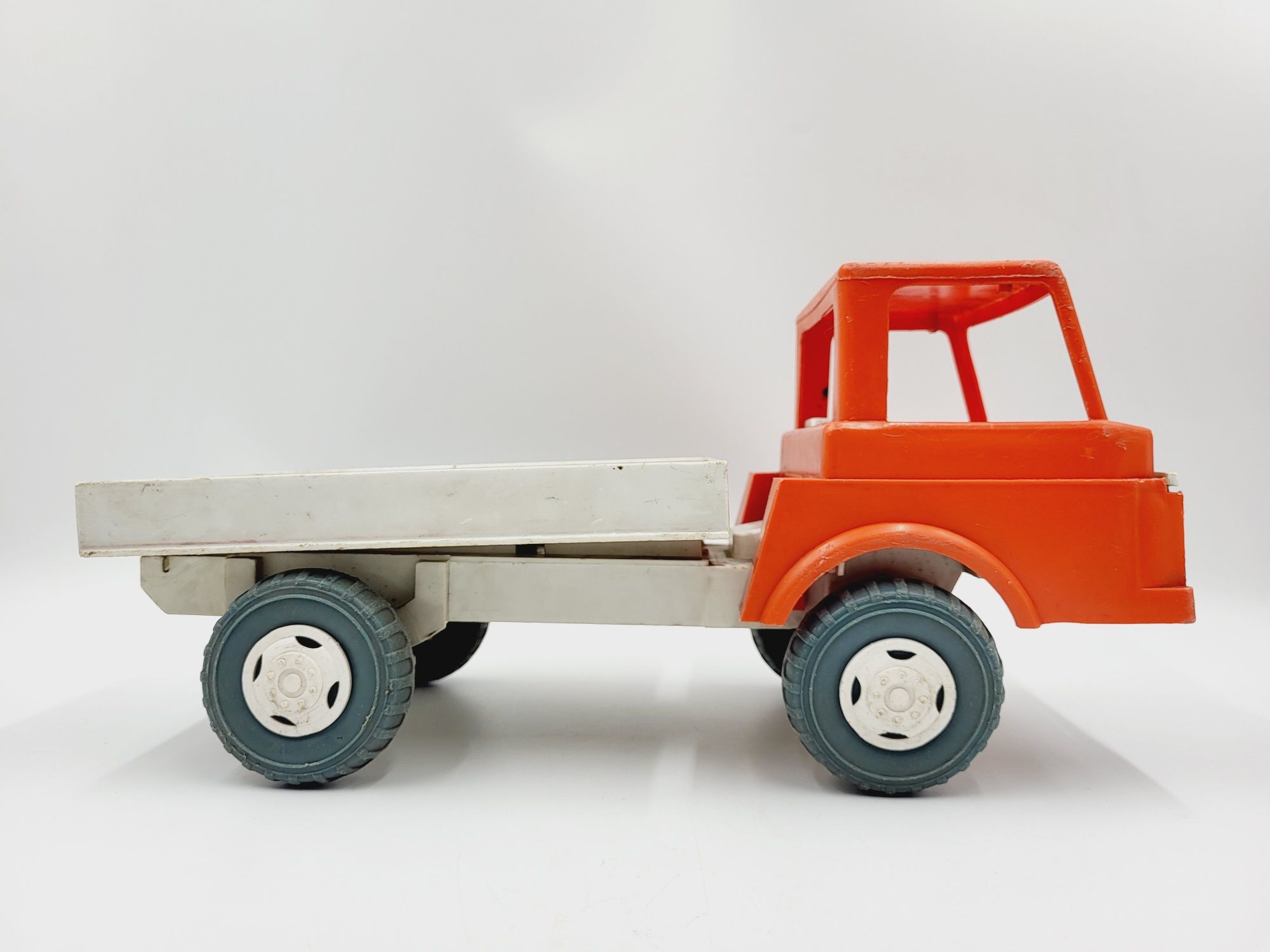 Model samochodu ciężarowego PRL