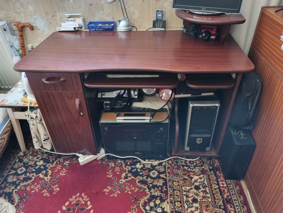 Używane biurko wygląs jak noww