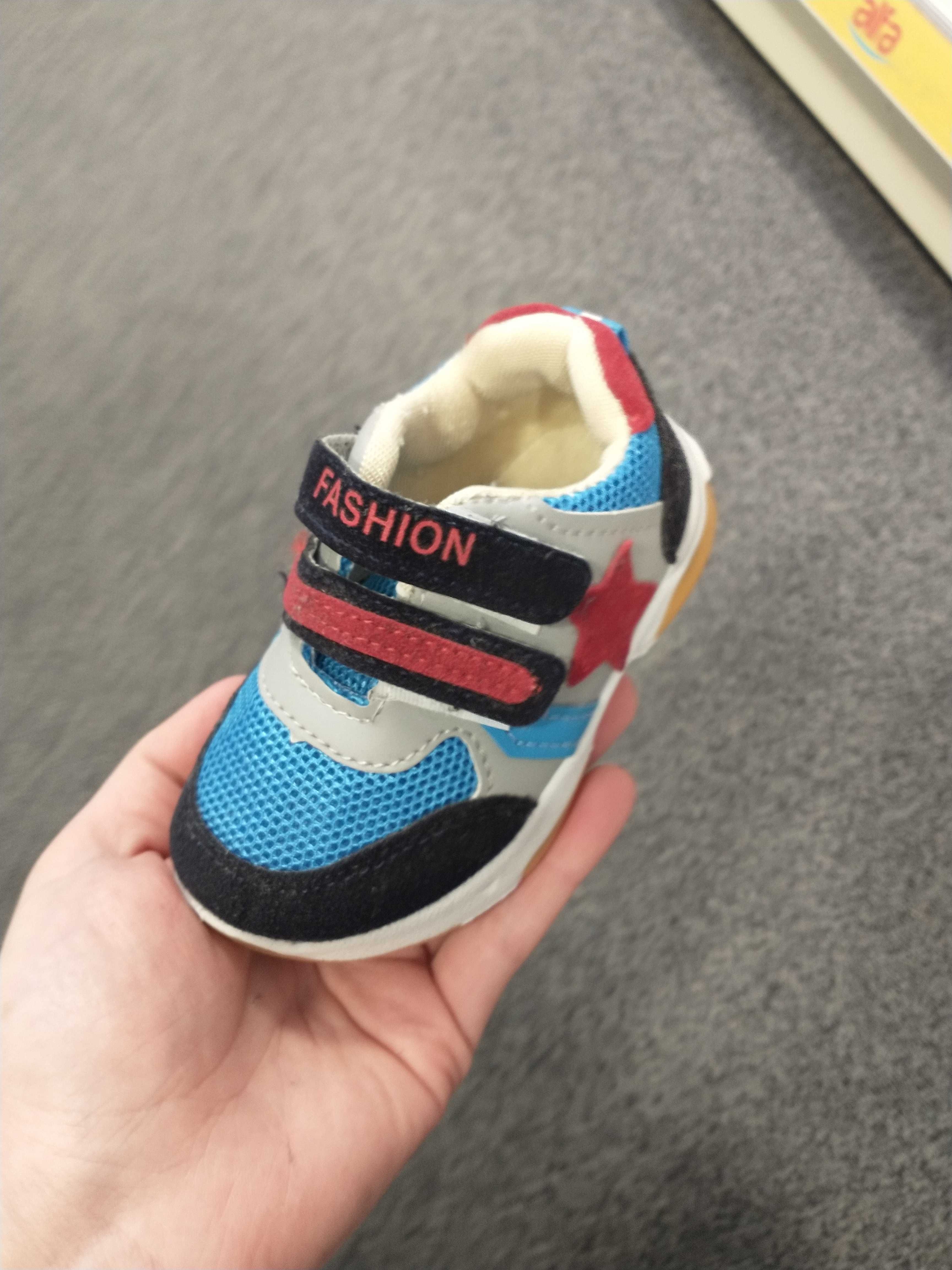 R. 20 Adidasy dla malucha chłopca dziewczynki buty sportowe uniseks