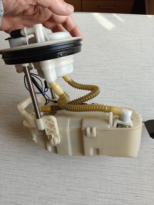 Топливный насос в сборе kia cerato 2007 год 1.6 л. Бензин