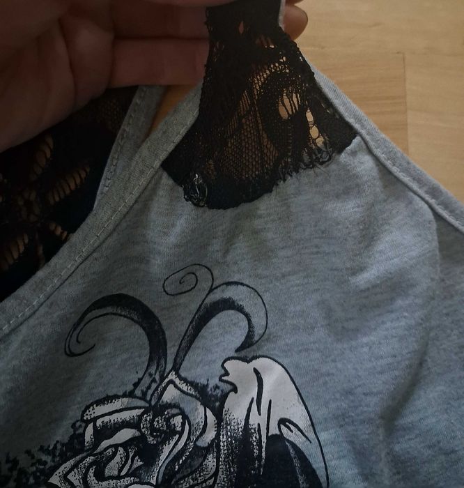 Koszulka z nadrukiem w rockowym stylu