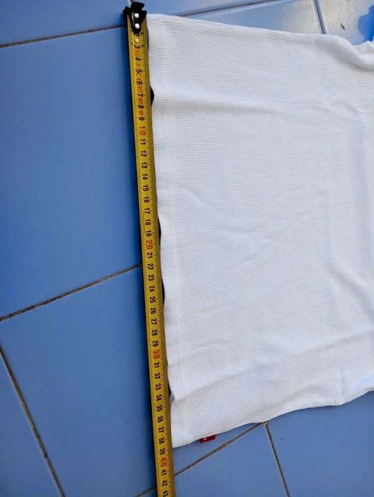 Top da Levis simples e branco