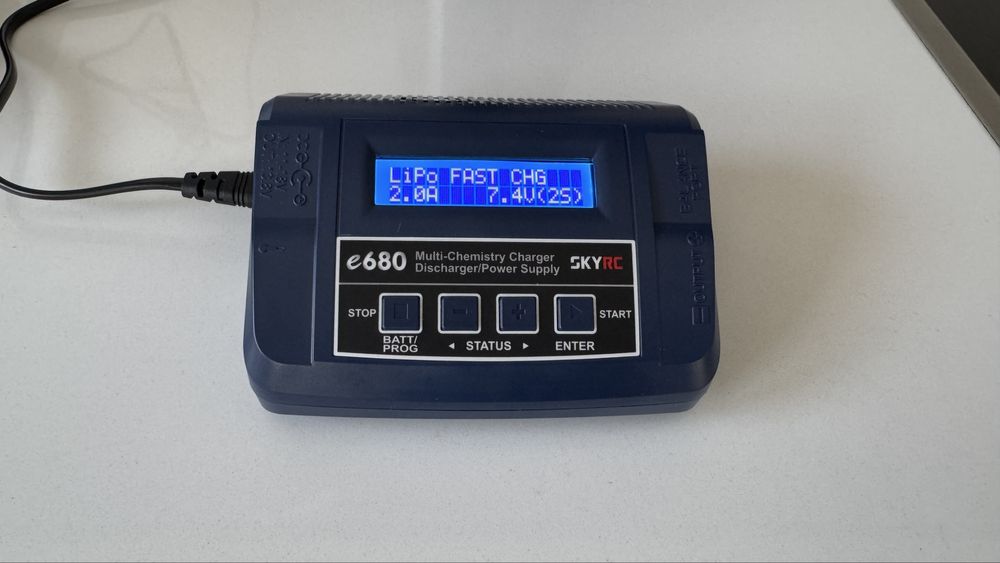 Carregador de Baterias SkyRC E680