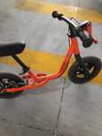 Bicicleta sem pedais mais trotinete