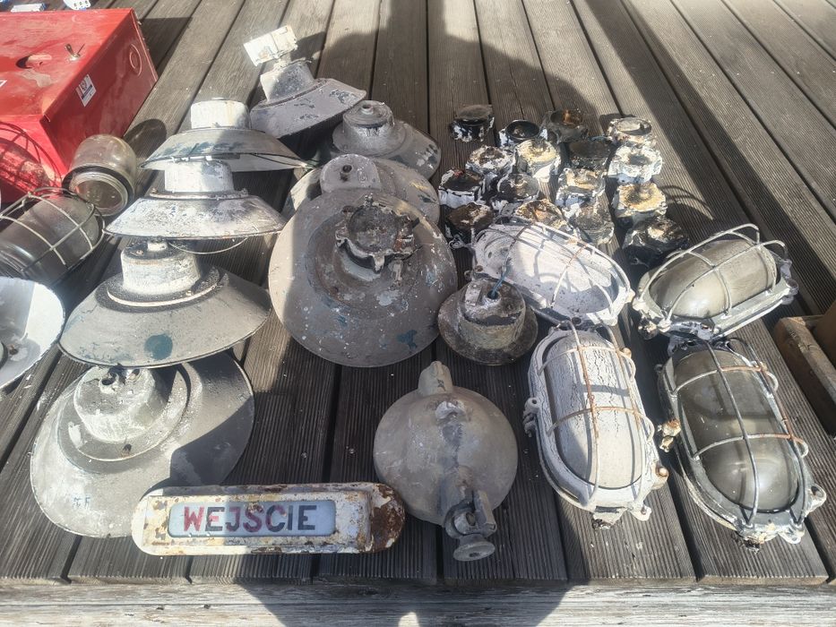 Lampy c11n Sosnowiec lampy industrialne, wieszaki do lamp stare puszki