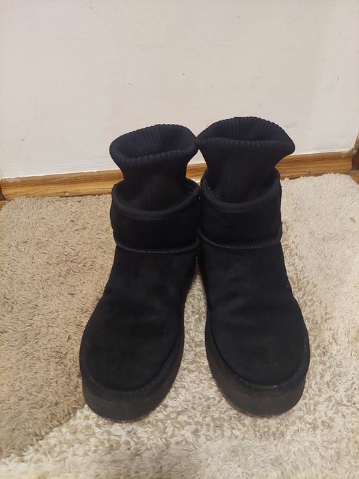 Дуже гарні та теплі уги, натуральна замша, 36 розмір