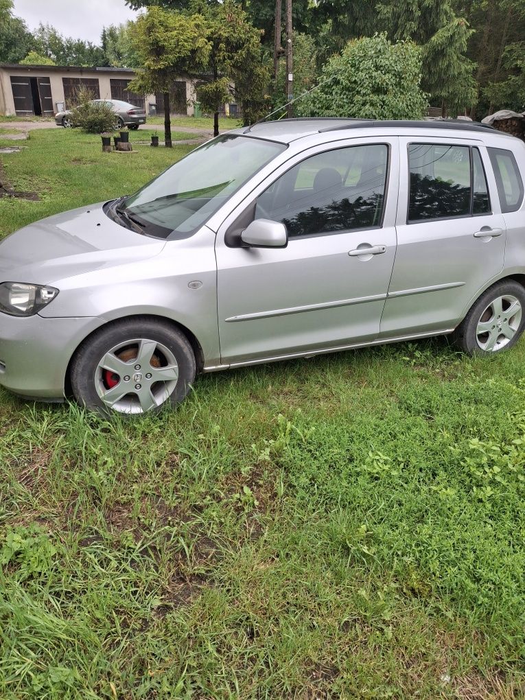 Sprzedam mazdę klima ,alu sprawne