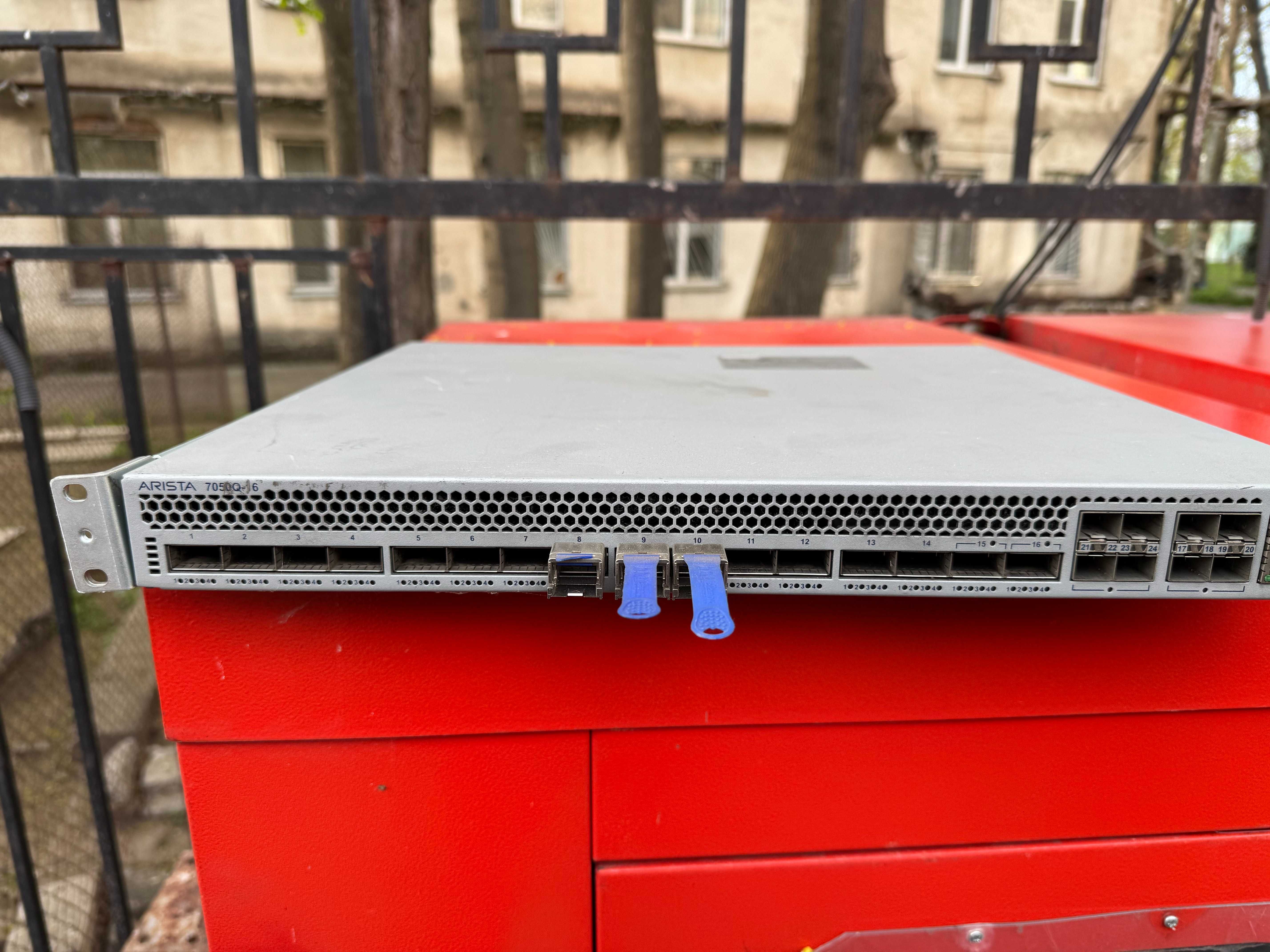 Комутатор Arista 7050, 16x 40GbE QSFP+ & 8x10GbE SFP+