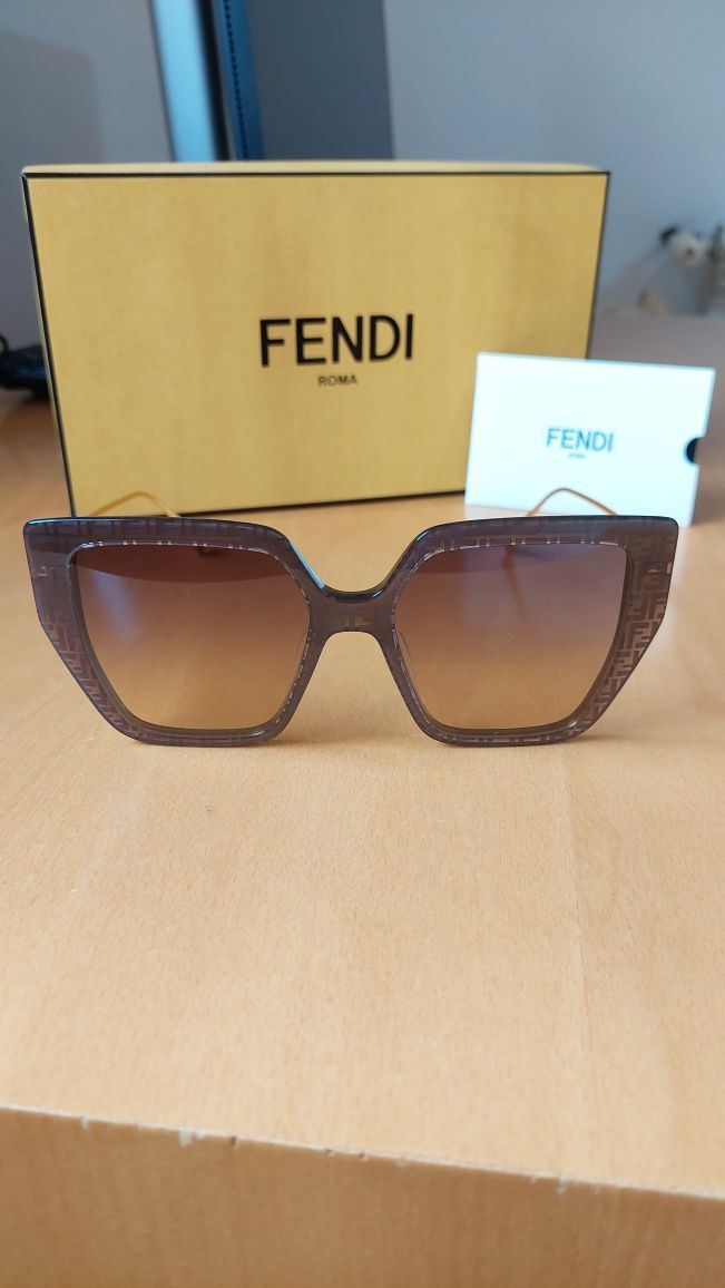 Óculos de sol FENDI como novos (FN000579) - Senhora