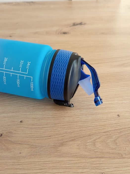 Nowa butelka na wodę 1L