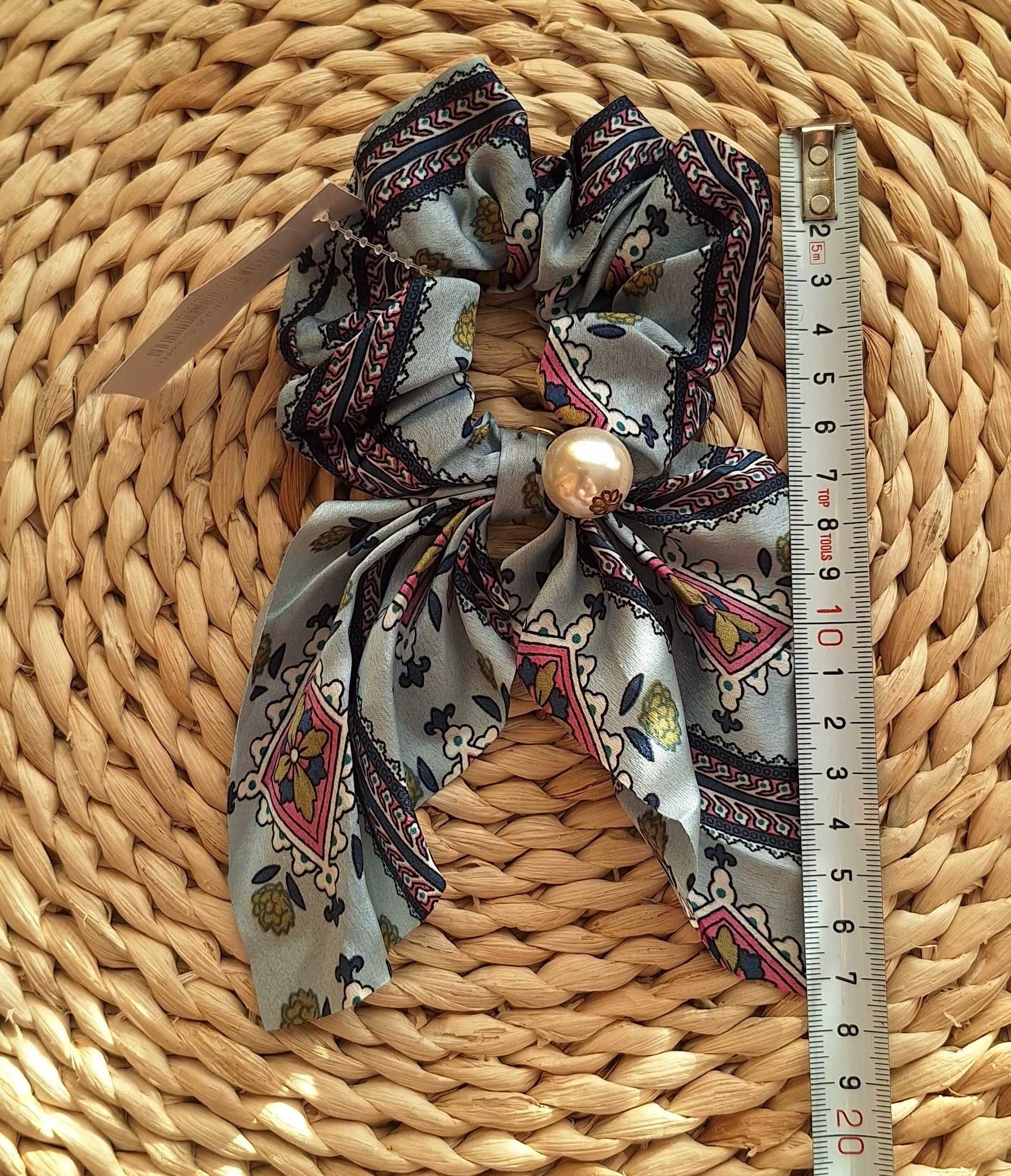 Nowa wielokolorowa gumka do włosów scrunchie z koralikiem perełką