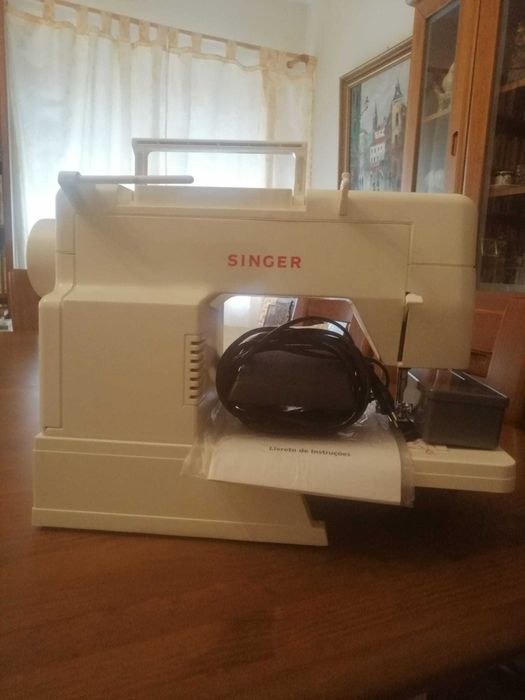 Máquina de costura portátil Singer como nova