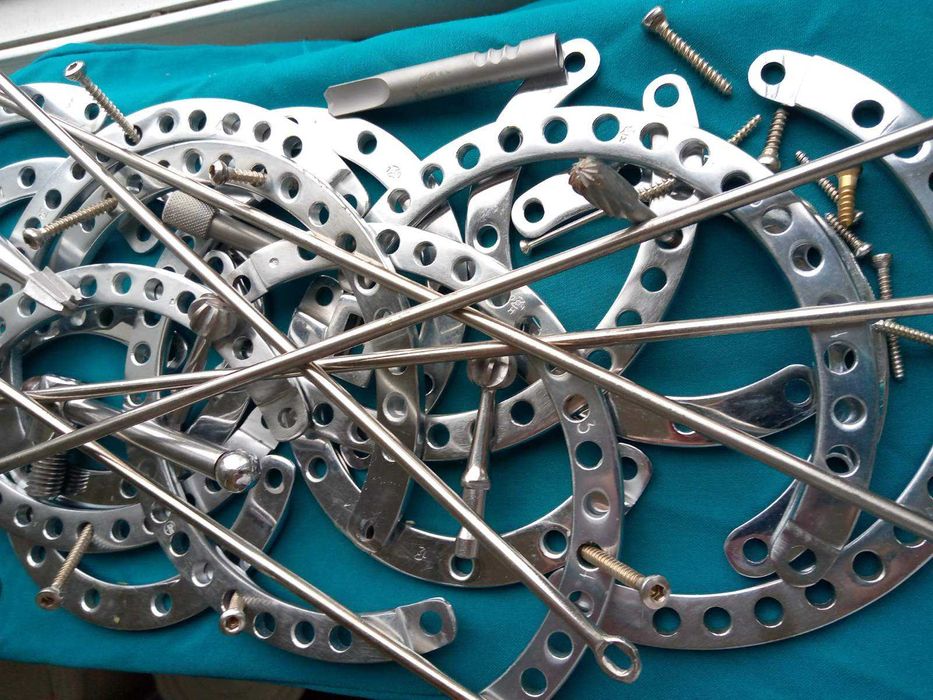 Ортопедичні елементи (Ілізаров, травматологія, остеосинтез)