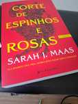 Livro: Corte de Espinhos e Rosas - Sarah J. Maas