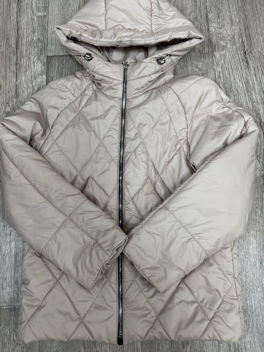 Прдам курточку на дівчинку весняно осінню