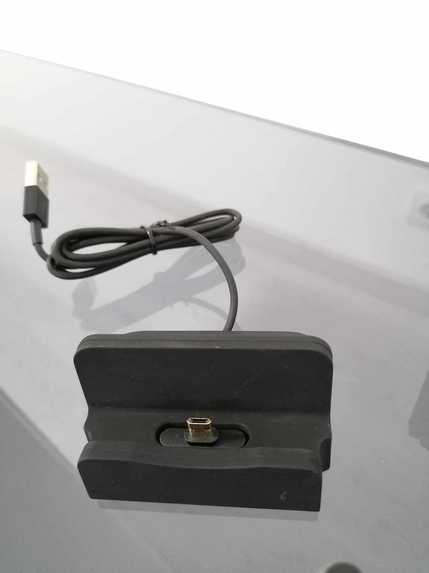 Base com Carregador de Telemóvel
