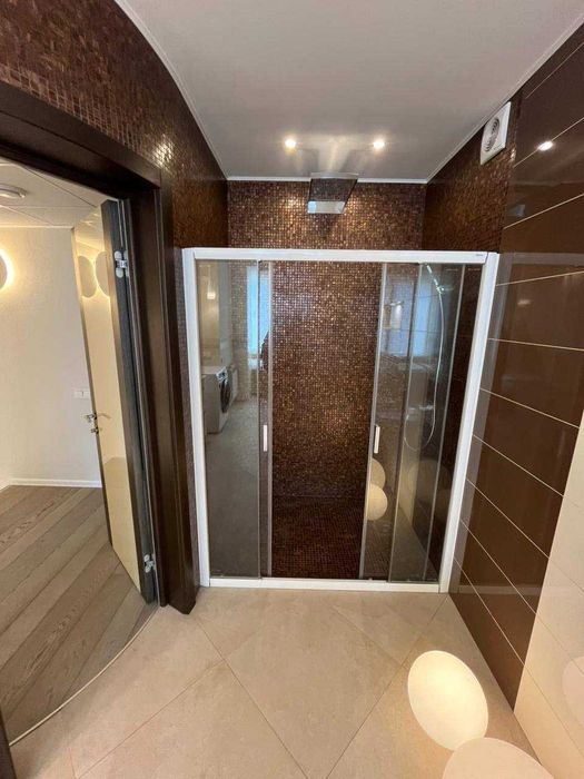 Продам 2-рівневу 2-кімнатну квартиру 90 м² з дизайнерским ремонтом