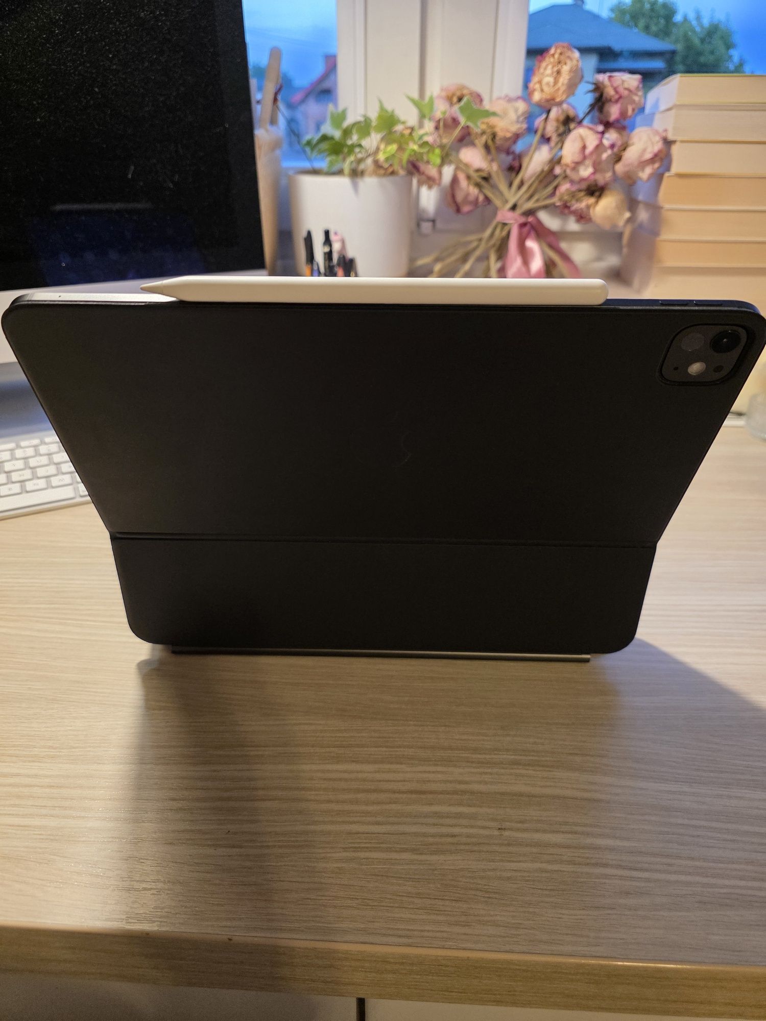 iPad Pro 13" M4 1TB + Magic Keyboard + Apple Pencil – Stan Idealny