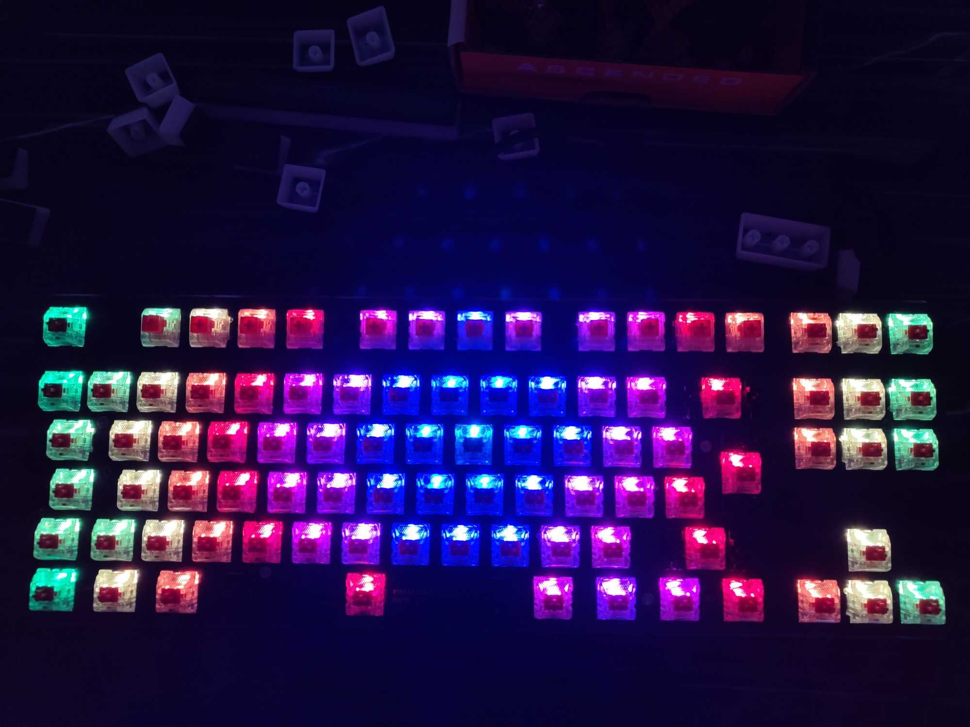 Teclado Glorious GMMK Tenkeyless + Keycaps + Switches