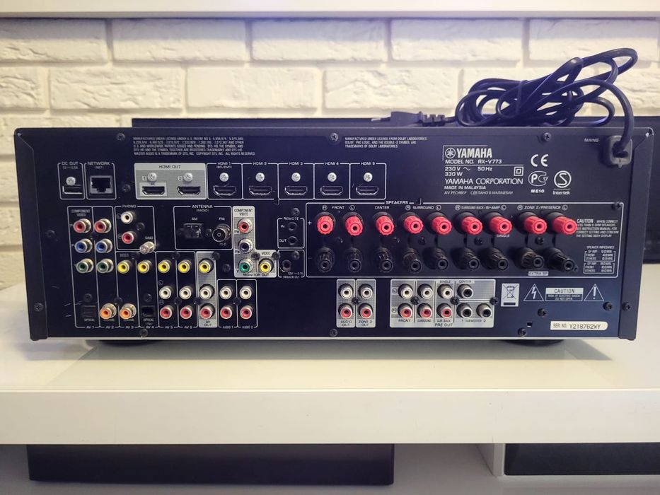 Amplituner Yamaha RX-V773.