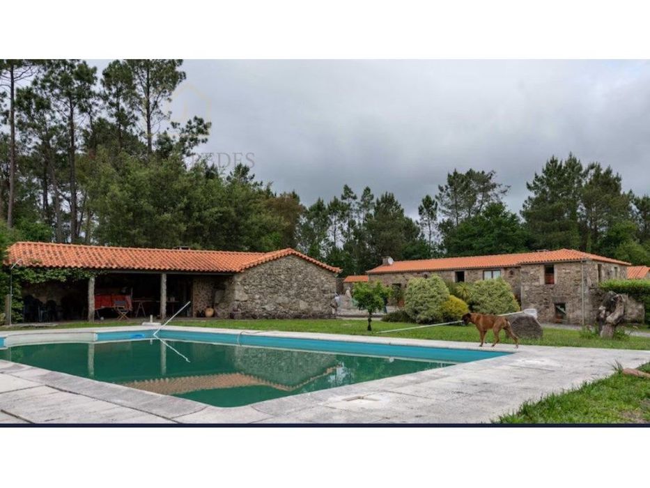 Quinta com 7 suítes, piscina e jardim em Mentrestido, para compra e...