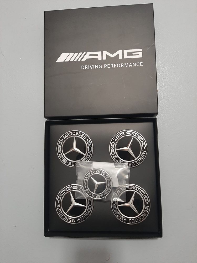 Vendo 4 centros de jantes + emblema do capot Mercedes AMG