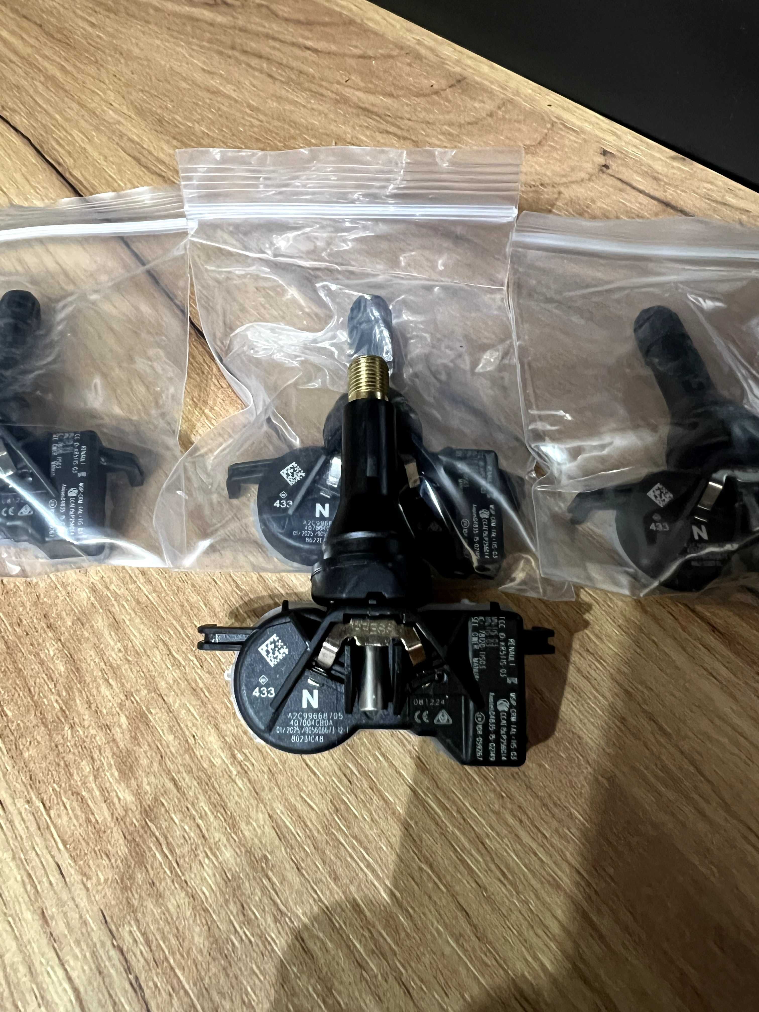 Czujniki ciśnienia opon powietrza Renault^ DACIA^ TPMS^ Nowe^
