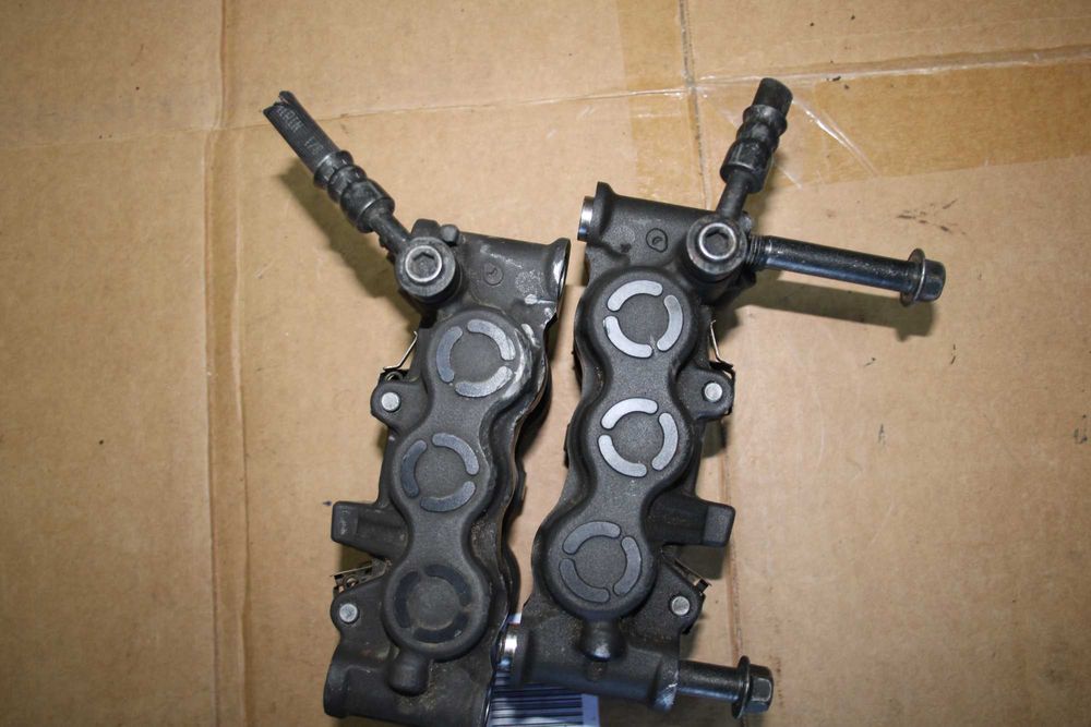 Zacisk Zaciski Przód Lewy Prawy Yamaha R1 RN22 09-14