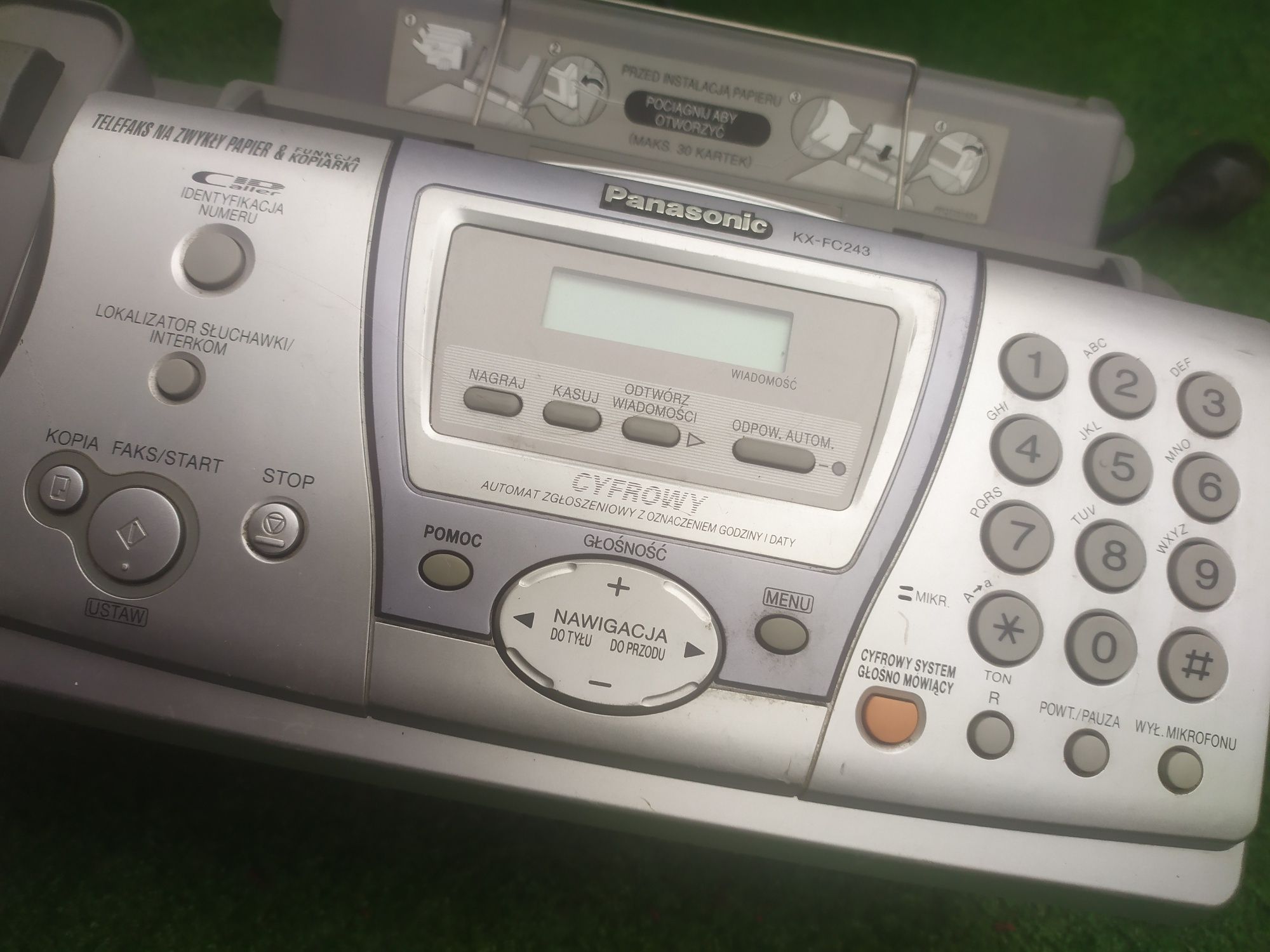 Telefaks Panasonic KX-FC243PD na zwykły papier A4 i funkcja kopiarki
t
