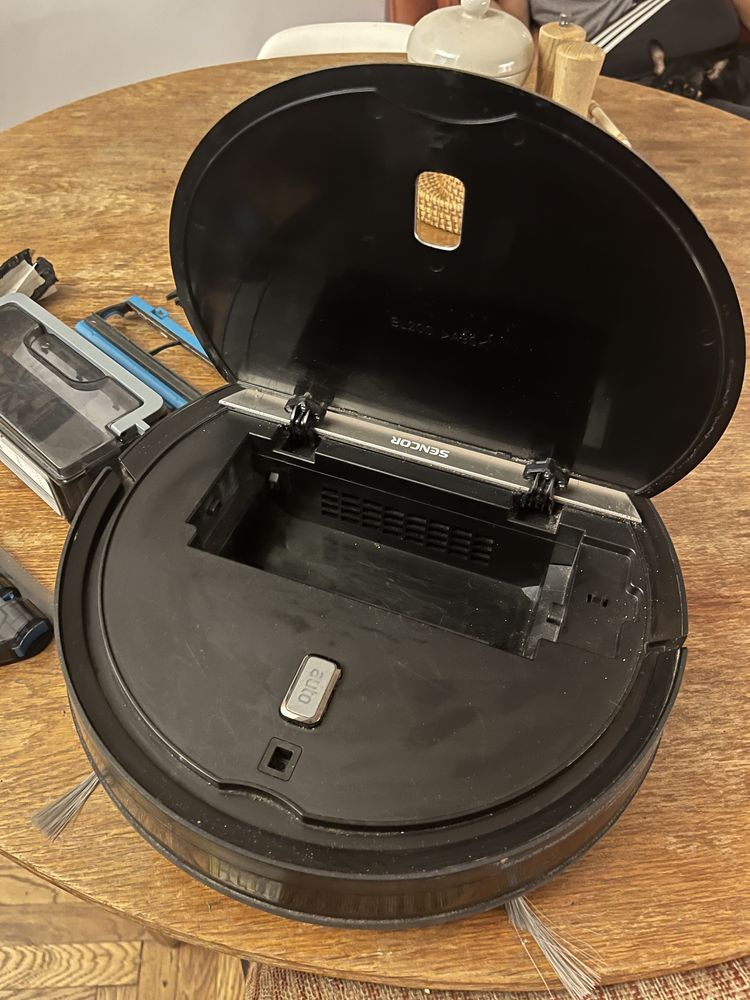 Robot sprzątający sencor SRV 223OTI z mopem