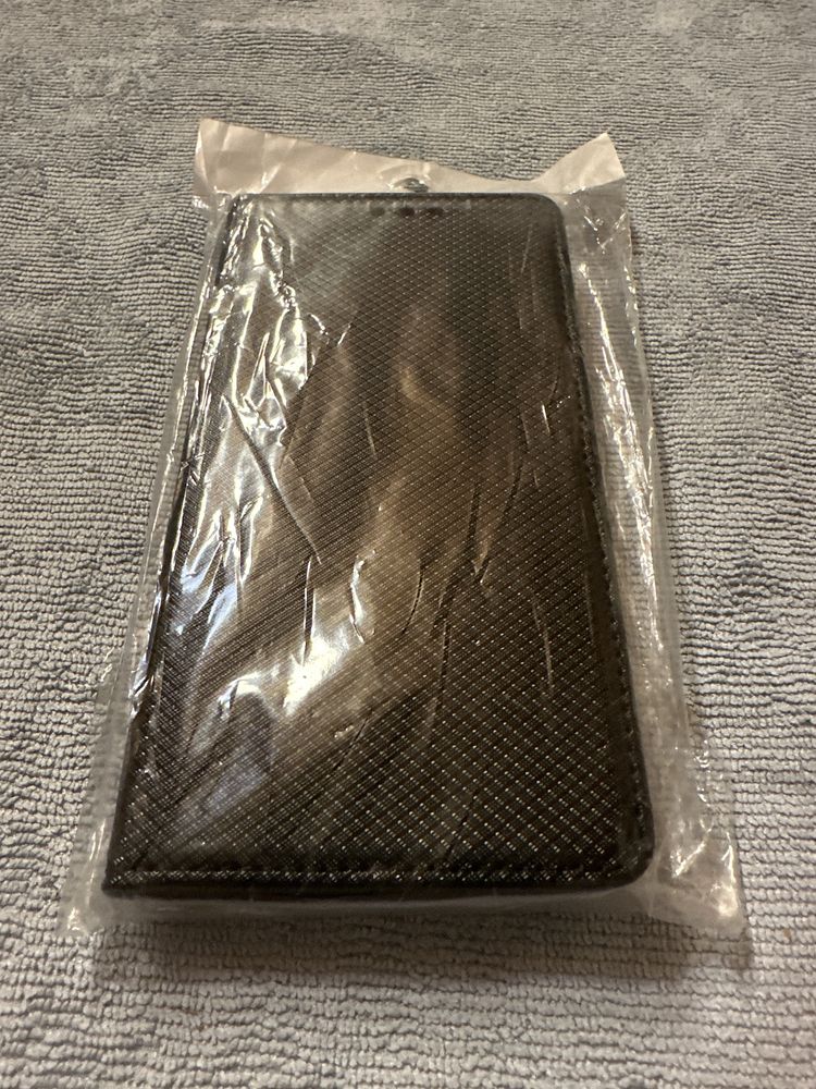 Etui Huawei Y6 zamykane czarne magnetyczne