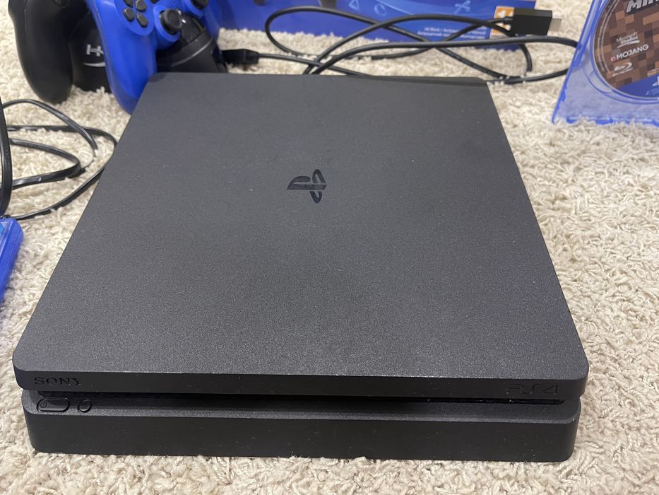 Продам Sony PlayStation 4 Slim 500GB + 2 геймпади + ігри