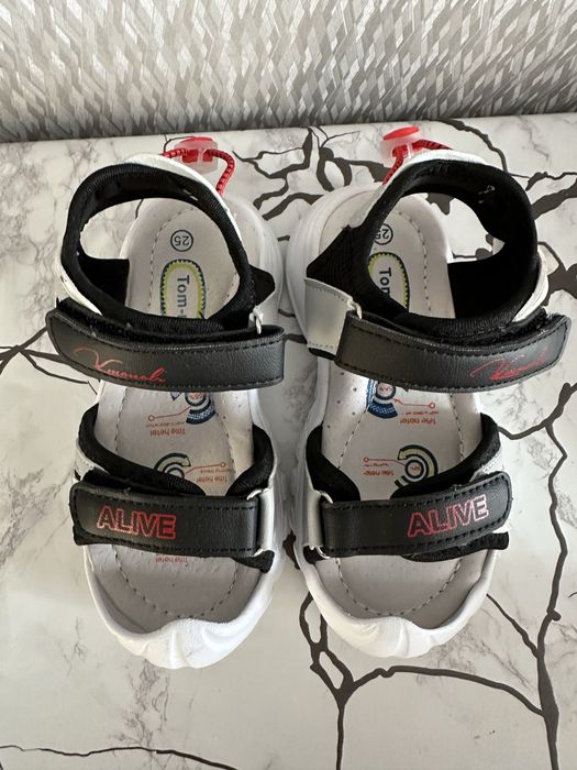 босоніжки дитячі 25 розмір нові