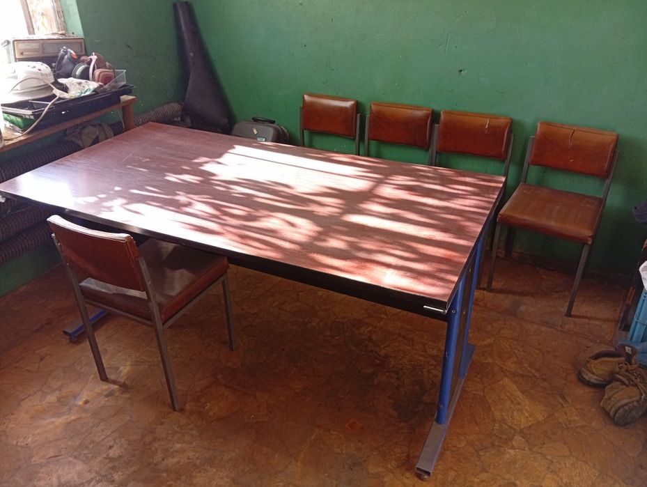 Duży stół do stołówki firmowej plus 7 krzesel