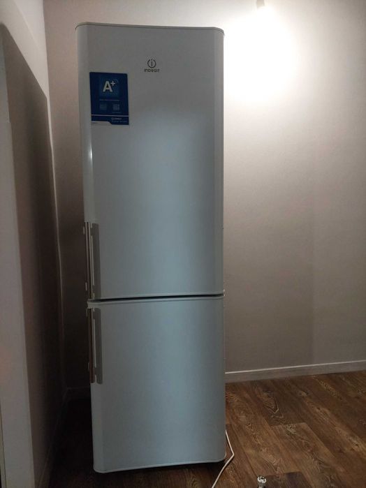Холодильник Indesit