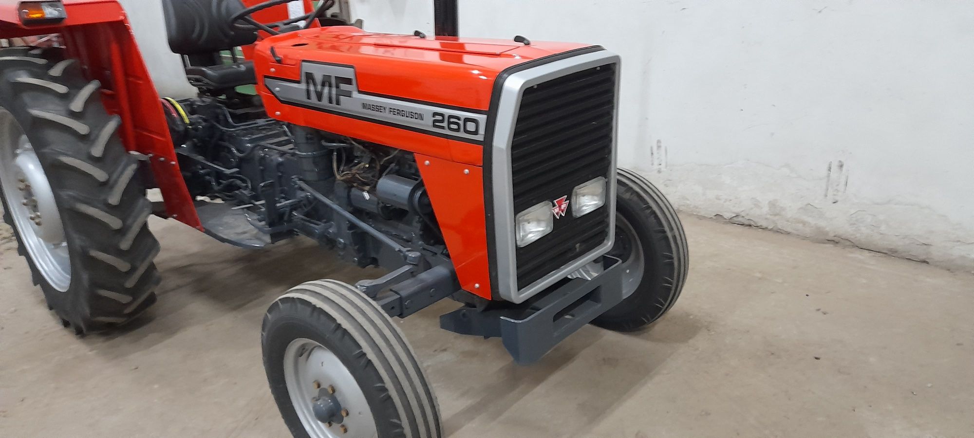 Massey Ferguson  255, 260