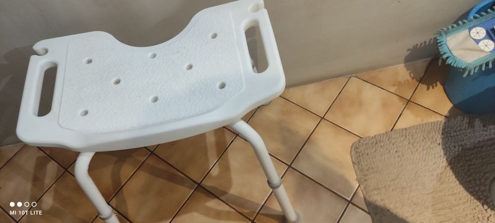 Taboret pod prysznic