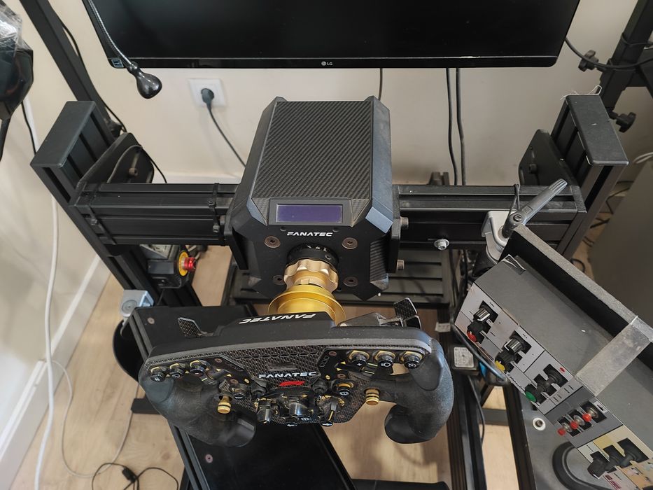 Vendo material de sim racing

Vendo o seguinte material sim ra