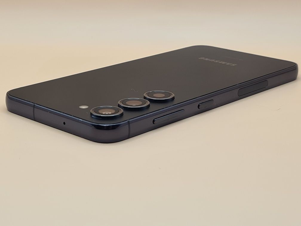 Samsung S23 128gb (дисплей без дефектів)
