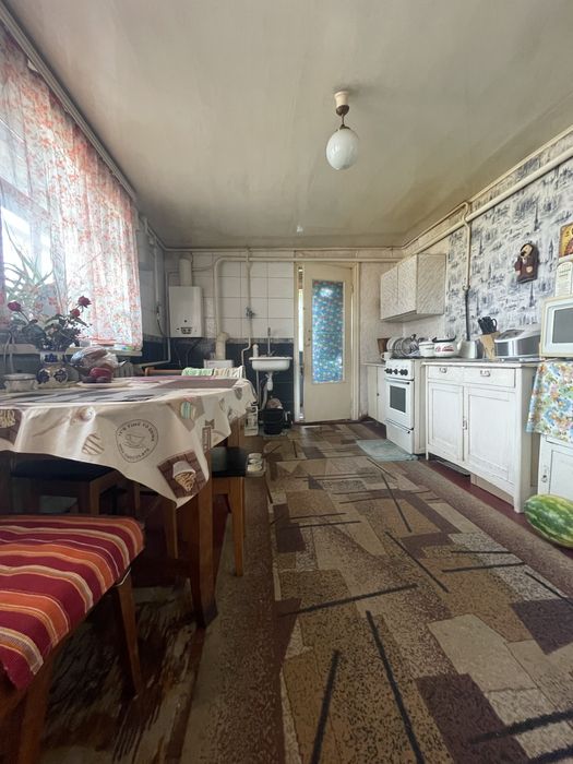 Продам частину будинку по вулиці Народного руху