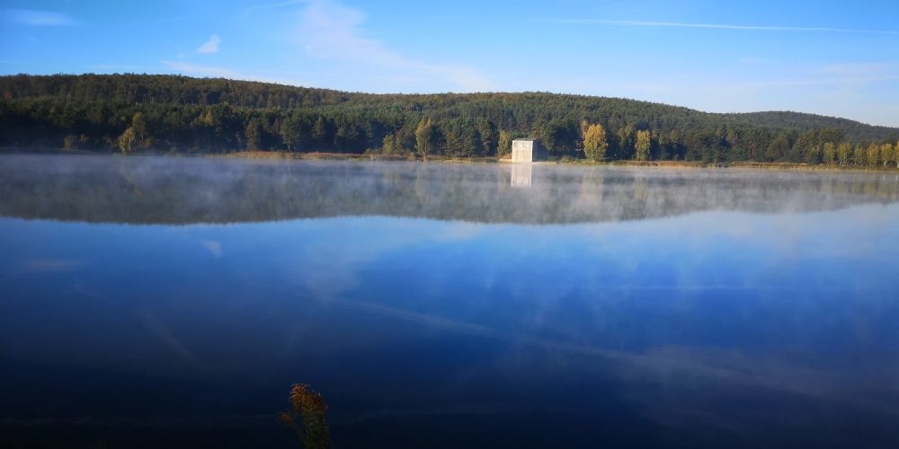 Działka budowlana Małogoszcz nad zalewem w lesie osiedle