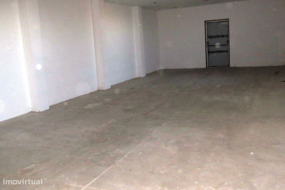 Armazém de 255m2 em Leça do Balio