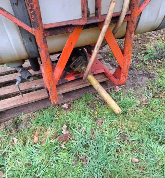 Opryskiwacz 12m 600L Douven hydrauliczny