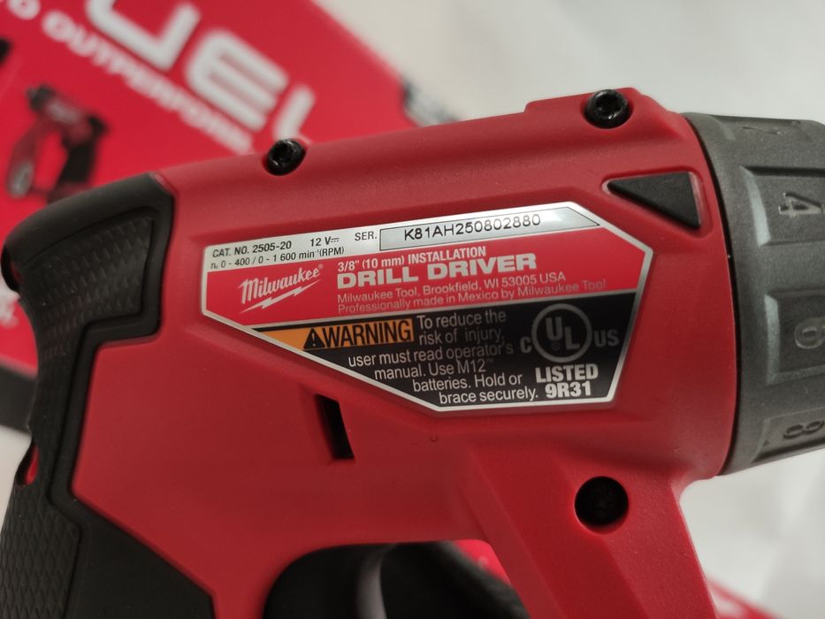 Оригінальний дриль шуруповерт зі змінними патронами Milwaukee 2505-22