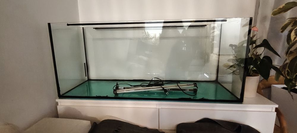 Kompletny akwarium 240l