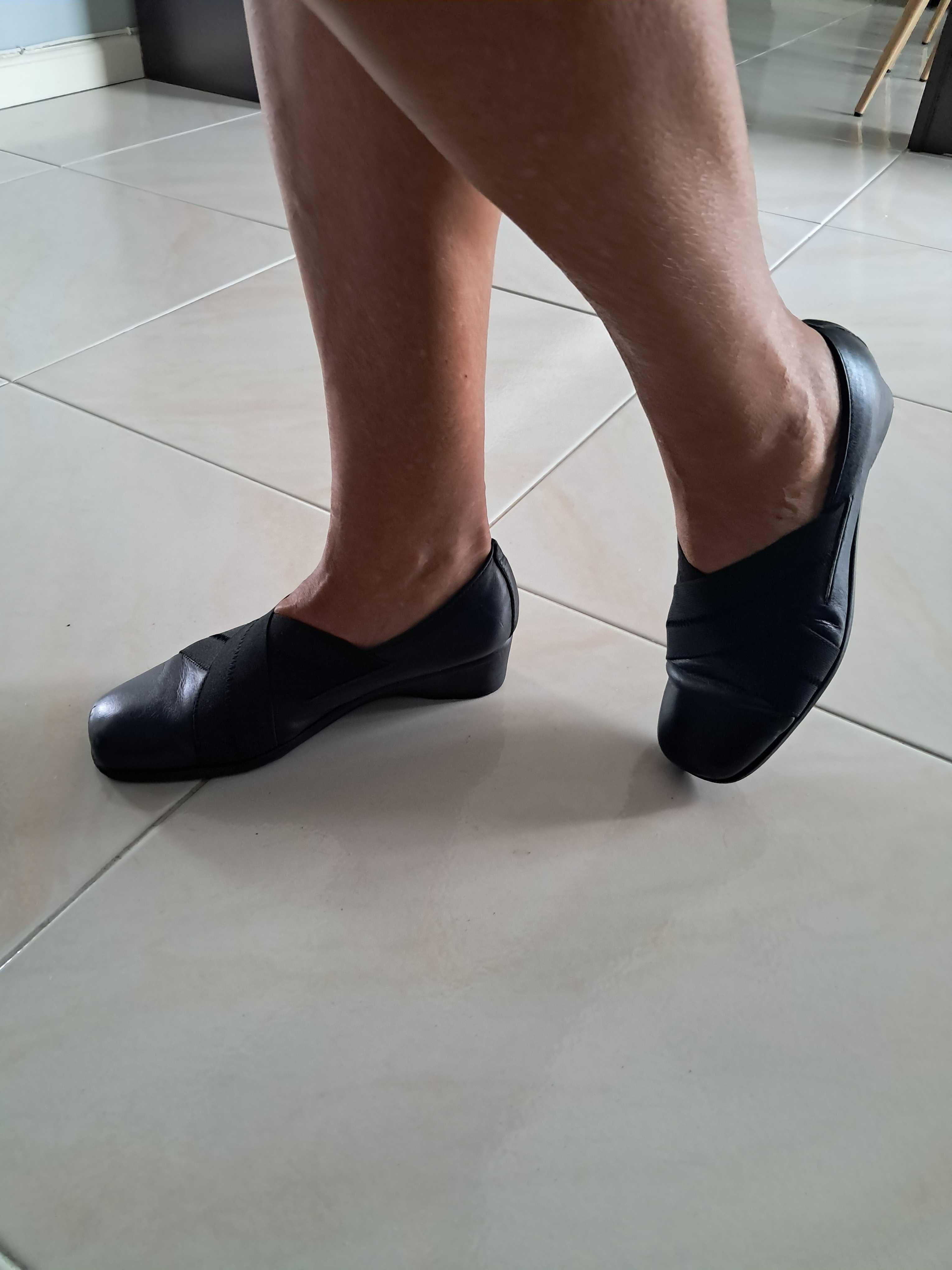 Sapatos de pele, pretos , tamanho 36 como novos
