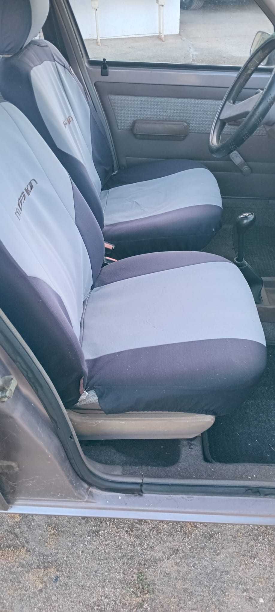Peugeot 205 de 1988 em bom estado