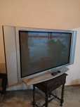 Televisão com colunas grande LG