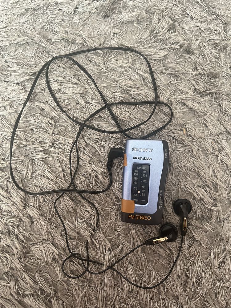 Портативное радио SONY SRF-S83 Walkman Mega Bass FM AM Radio